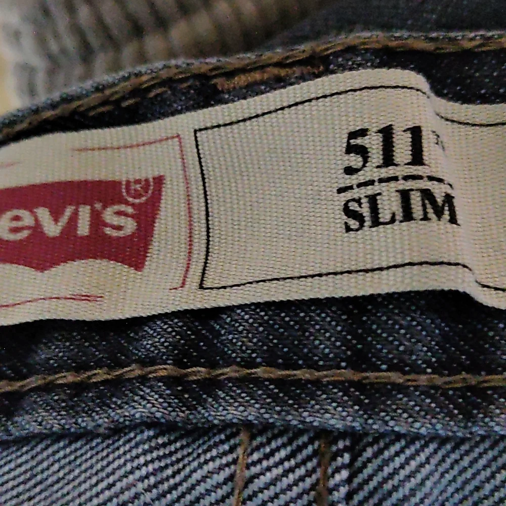 Levi's - Picture 2 of 4